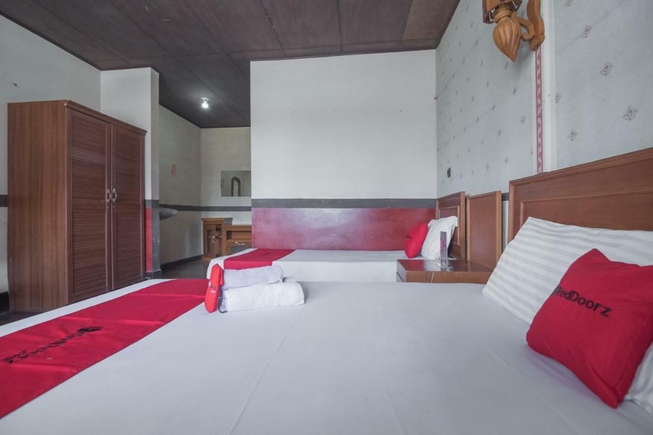 Reddoorz @ Maribaya Street Hotel Lembang Exterior photo